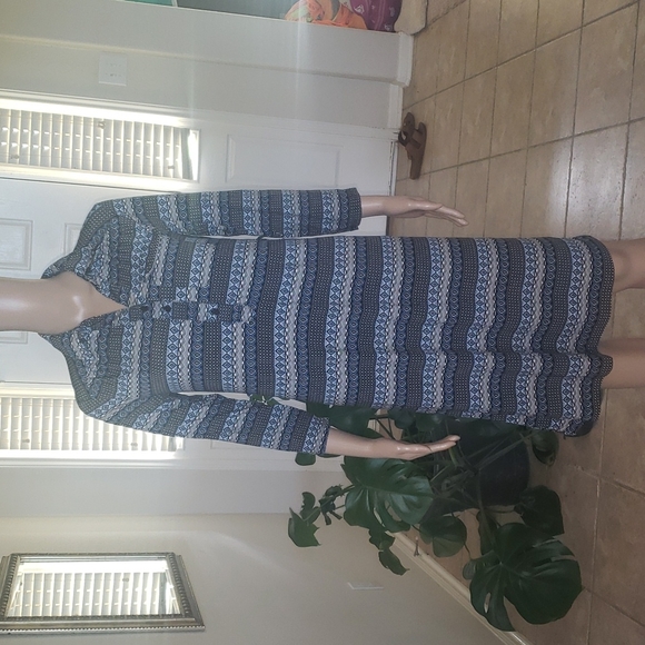 Robert Louis Dresses & Skirts - Robert Louis s diamonds and stripes vbuttonneck collar shirt dress stretchy